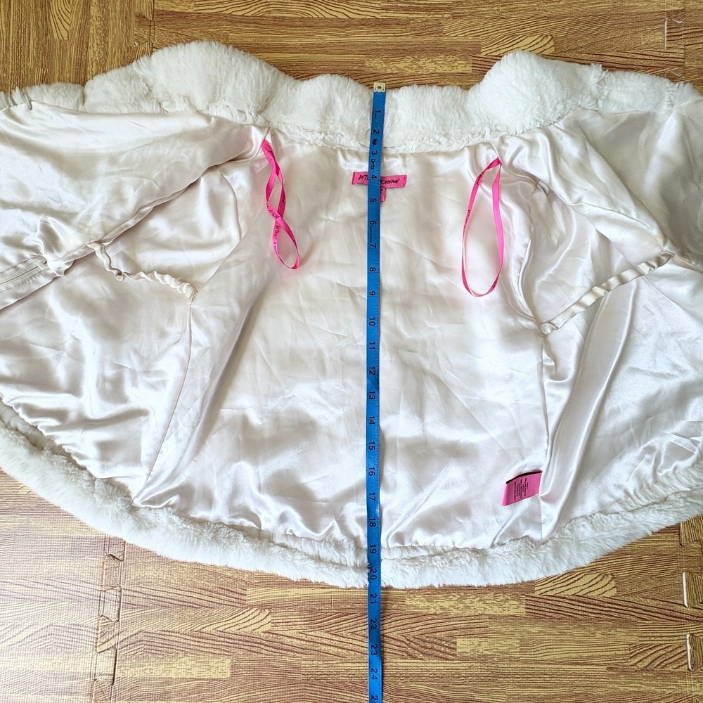 Betsey Johnson Womens Small White Faux Fur Cape Jacket Zip - Picture 7 of 10